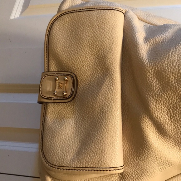 Michael Kors Hobo - Picture 2 of 5